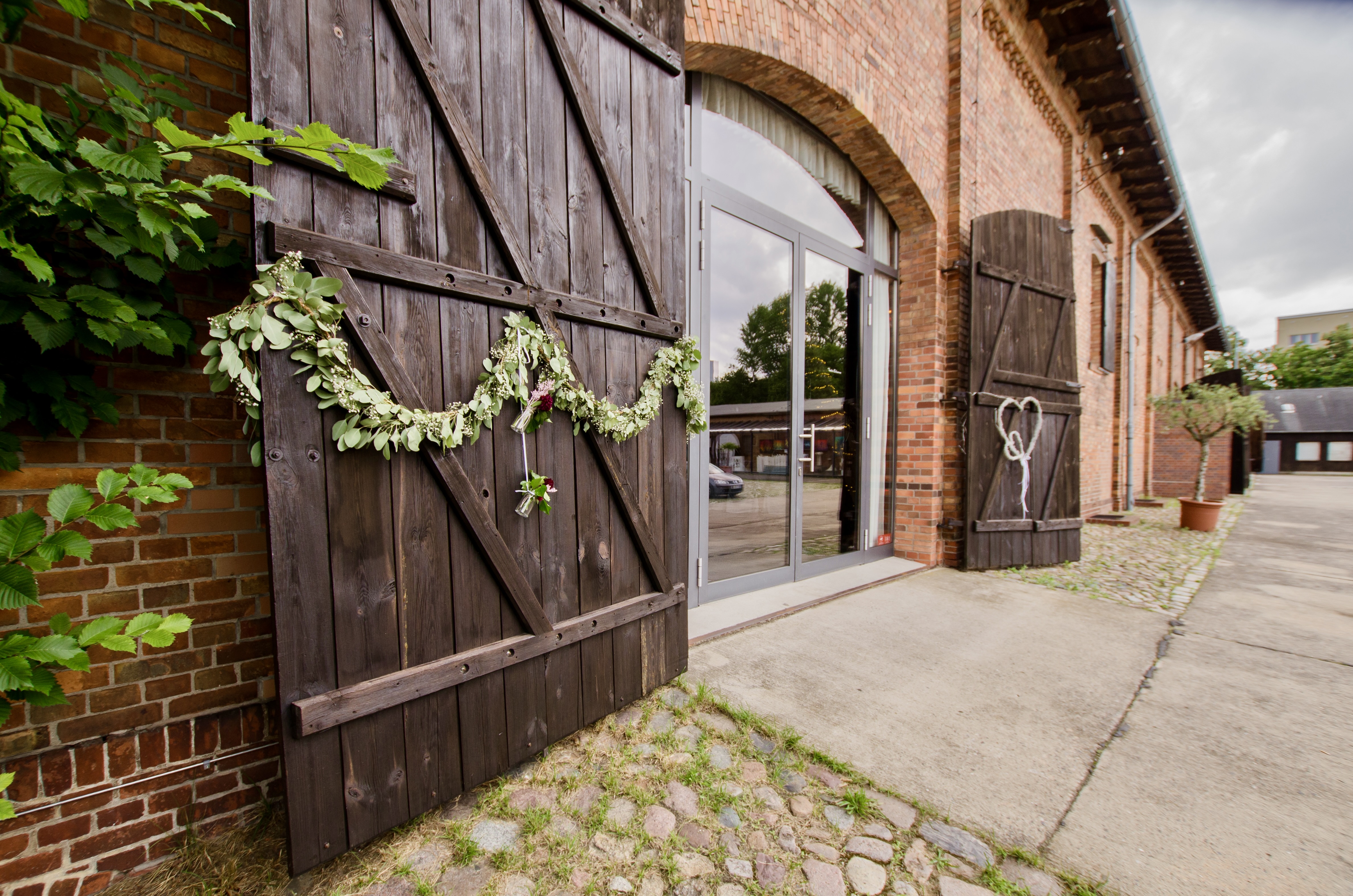 Hochzeitslocation: Eingang der Scheune - Feste Scheune im Stadtgut Berlin Buch