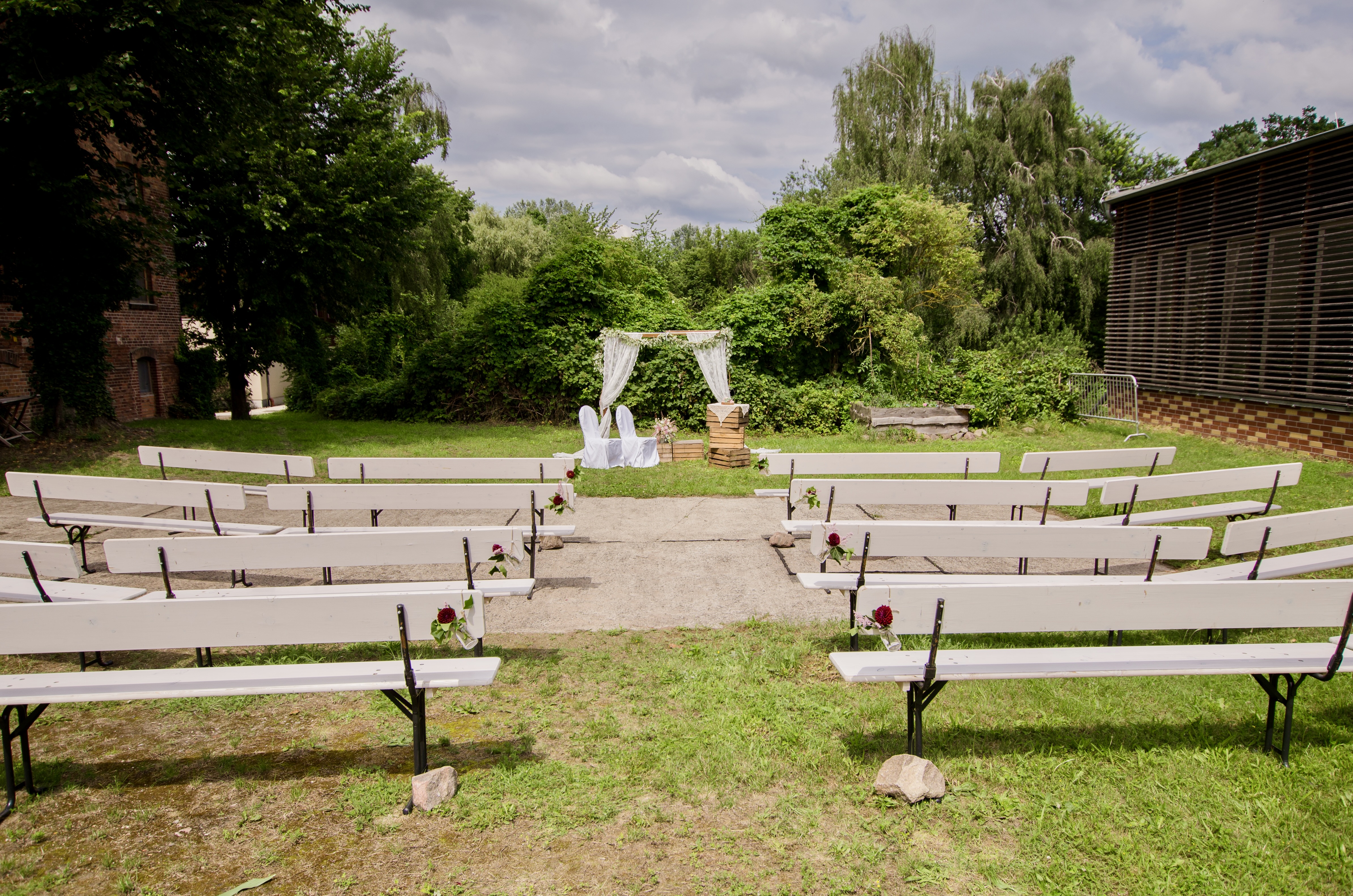 Hochzeitslocation: Scheunengarten mit freier Trauung - Feste Scheune im Stadtgut Berlin Buch