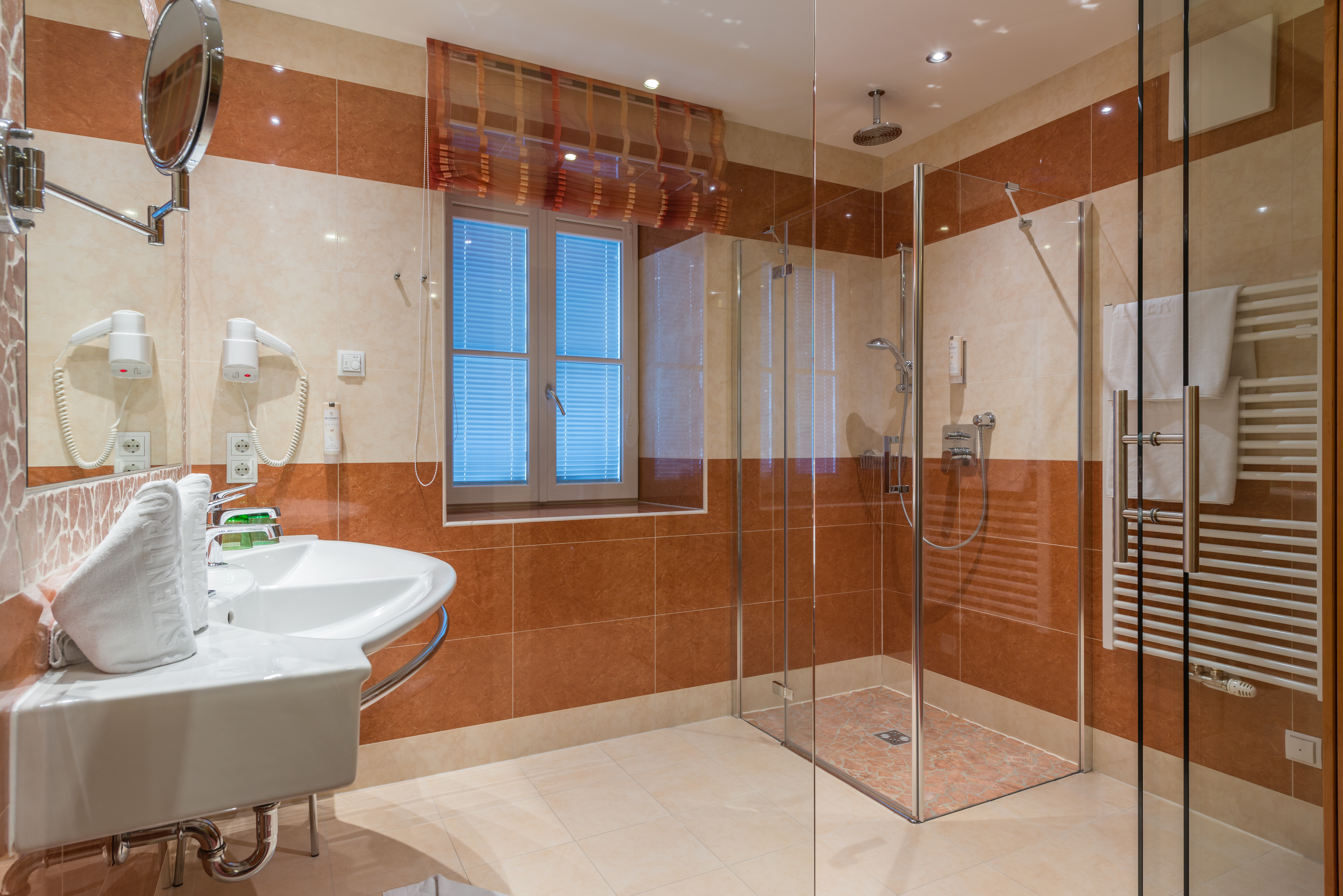 Hochzeit: Bad Hochzeitssuite - Hotel Post Walter 