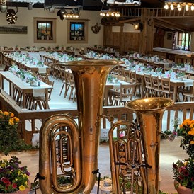 Hochzeit: Musikalm Festhalle Steibis