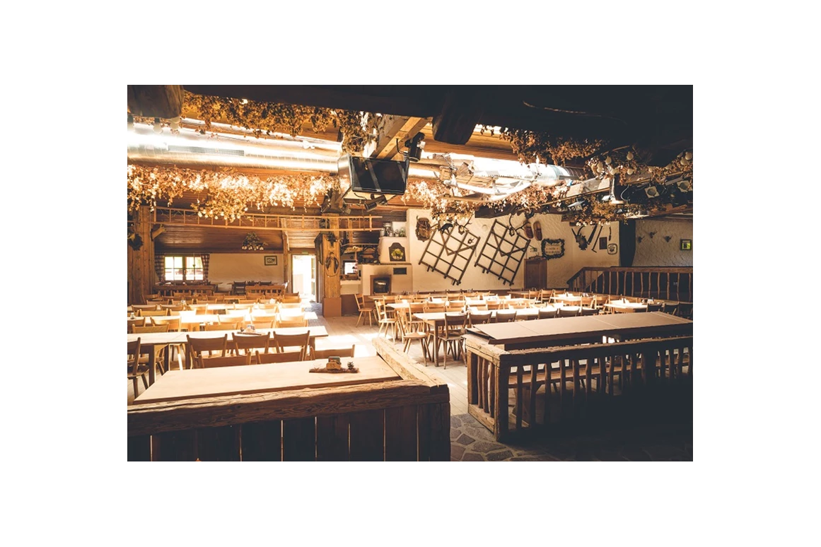 Hochzeit: Musikalm Festhalle Steibis