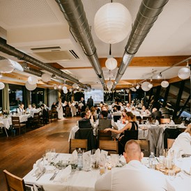 Hochzeit: Festsaal des Seerestaurant Katamaran. - Seerestaurant Katamaran
