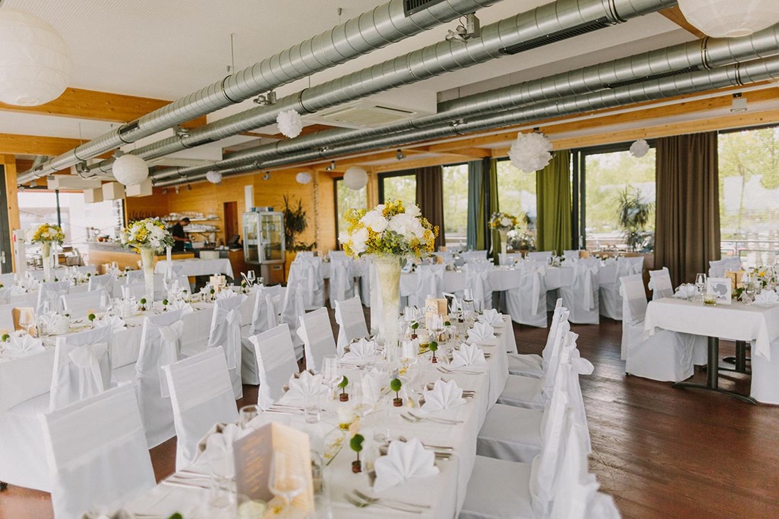 Hochzeit: Festsaal des Seerestaurant Katamaran in Rust. - Seerestaurant Katamaran