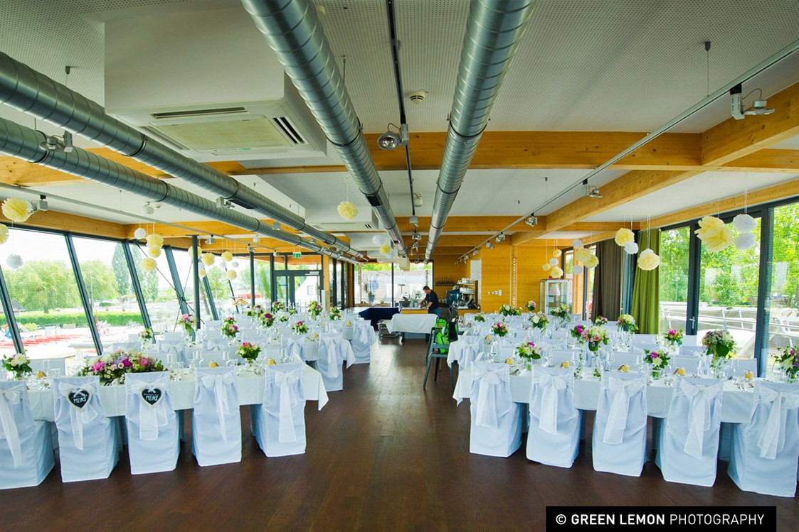 Hochzeit: Das Seerestaurant Katamaran in Rust bietet einen herrlichen Ausblick auf den Neusiedlersee im Burgenland. - Seerestaurant Katamaran