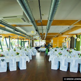Hochzeit: Das Seerestaurant Katamaran in Rust bietet einen herrlichen Ausblick auf den Neusiedlersee im Burgenland. - Seerestaurant Katamaran
