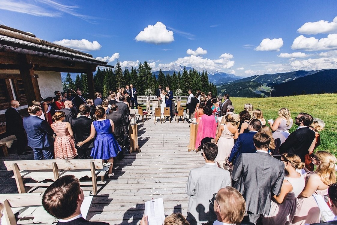 Hochzeit: Die Lisa Alm - Freie Trauung
Foto © Alex Ginis  
https://hochzeitsfotograf-bayern.de/  - Lisa Alm