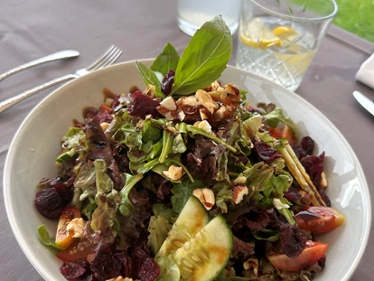 Hochzeit - Puch bei Hallein - Ein knackig frischer Salat als Hauptgang. - Salzbergalm