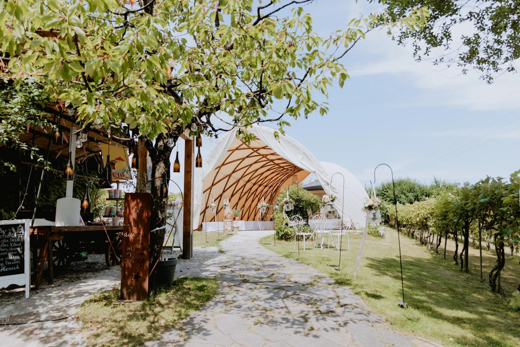 Hochzeit - Straden - Mediterrane Hochzeitslocation im Südburgenland – Die Träumerei verbindet eine Hochzeit im Grünen mit mediterranem Flair, Weingarten und entspannter Atmosphäre.




 - Die Träumerei