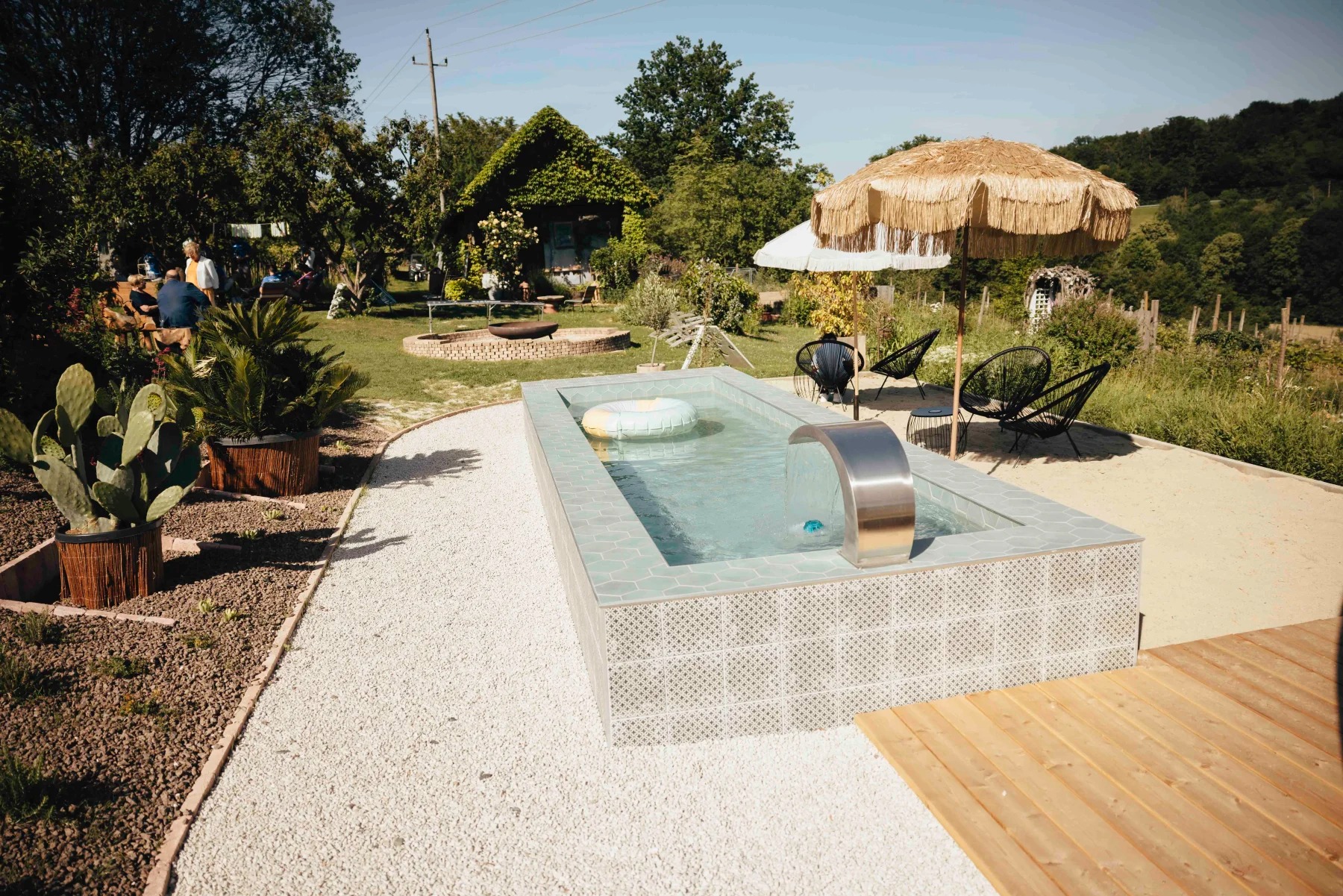 Hochzeitslocation: Mediterraner Garten für eure Hochzeit – Palmen, Sand, Wasser und warme Sommerstimmung sorgen für echtes Dolce-Vita-Feeling bei eurer Hochzeit in Österreich. - Die Träumerei