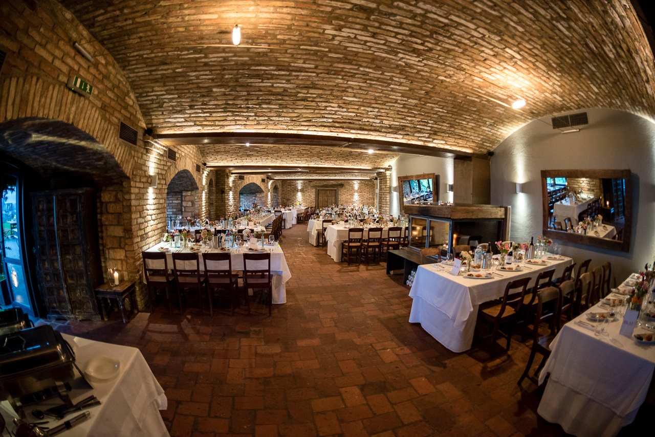 Hochzeit: Kaminbereich mit Gewölbe - Am Reisenberg  Wedding & Eventlocation