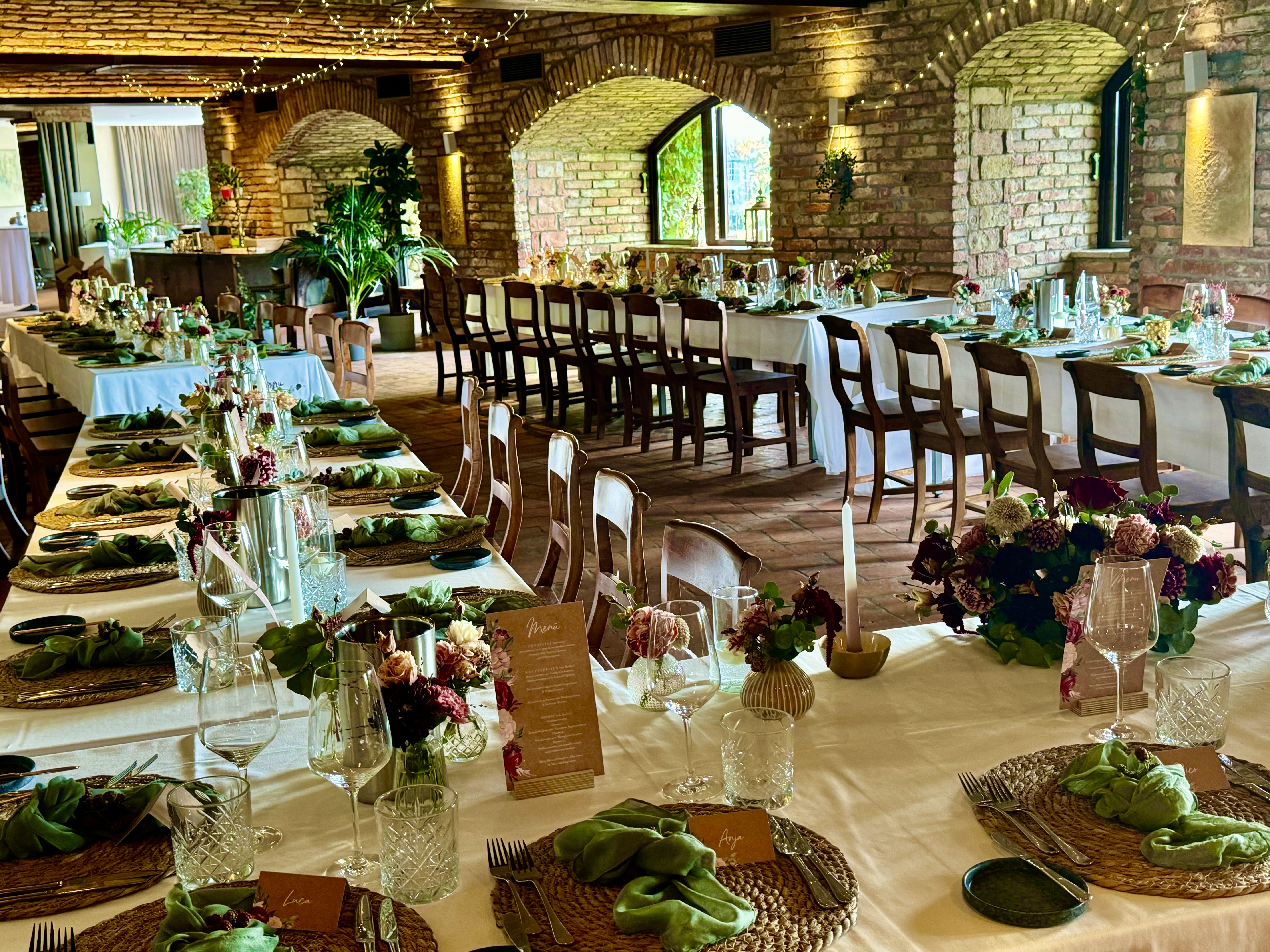 Hochzeit: Hochzeitstafel herbstlich dekoriert - Am Reisenberg  Wedding & Eventlocation