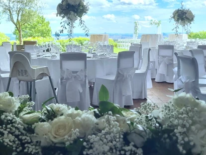 Hochzeit - Höbersdorf - Lounge Bereich Indoor
mit geöffneter Senkfront
und Wienblick - Am Reisenberg  Wedding & Eventlocation
