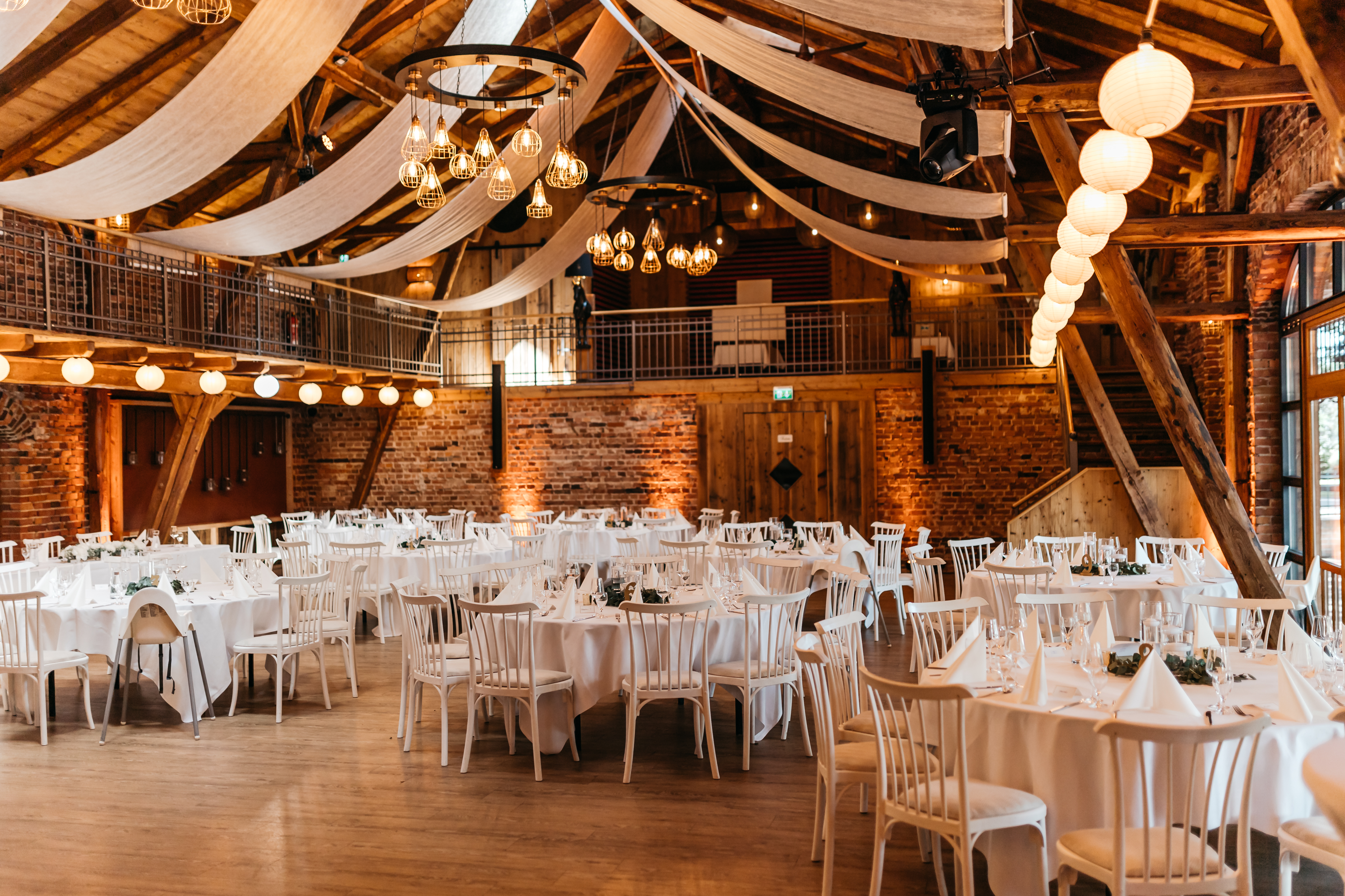 Hof Frien Informatie over de balzalen Festival schuur