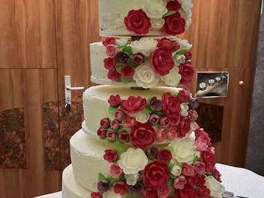 Hochzeit: Hochzeitstorte Mittel-BAR, Blüten, 5-stöckig - Mittel-BAR Schönheide