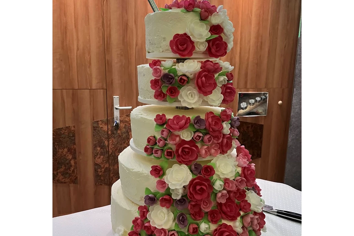 Hochzeit: Hochzeitstorte Mittel-BAR, Blüten, 5-stöckig - Mittel-BAR Schönheide