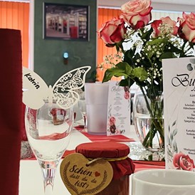 Hochzeit: Mittel-BAR Detail Tisch-Deko Hochzeit rot - Mittel-BAR Schönheide