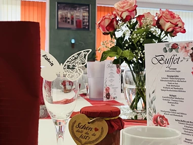 Hochzeit: Mittel-BAR Detail Tisch-Deko Hochzeit rot - Mittel-BAR Schönheide