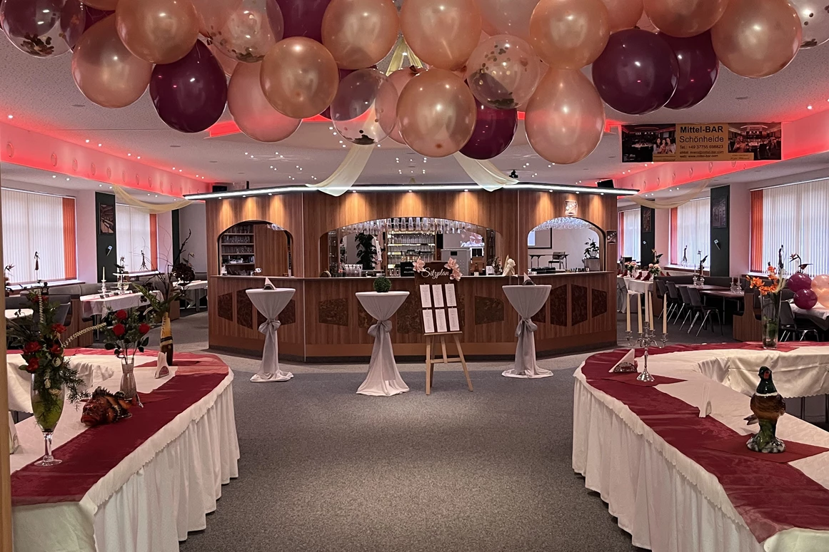 Hochzeit: Mittel-BAR Eingang Hochzeitslocation Luftballons - Mittel-BAR Schönheide