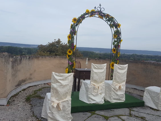Hochzeit: Historischer Hängegarten Schloss Neufra bei Riedlingen