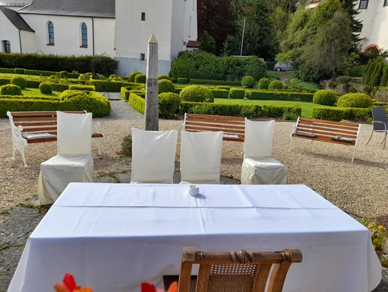 Hochzeit: Historischer Hängegarten Schloss Neufra bei Riedlingen