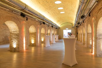 Hochzeit: Gewölbesaal (3 Gewölbe, gesamt 285 m²) - Lendelhaus & Historische Saftfabrik
