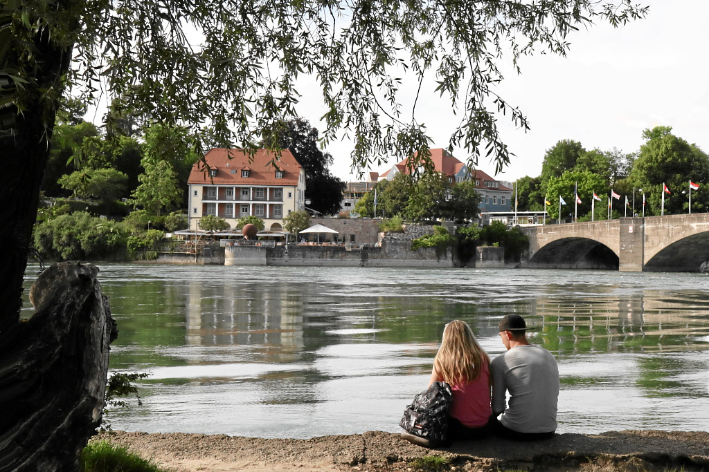 Hochzeit: Nahe Rheinufer, nur ein kurzer Spaziergang für Ihre Gäste - Chinarestaurant Fudu Rheinfelden