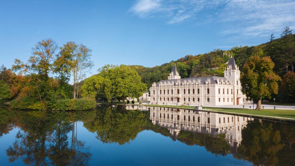 Hochzeit: Schloss Hernstein mit Spiegelung im Teich
Copyright: Peter Hruska
 - Schloss Hernstein