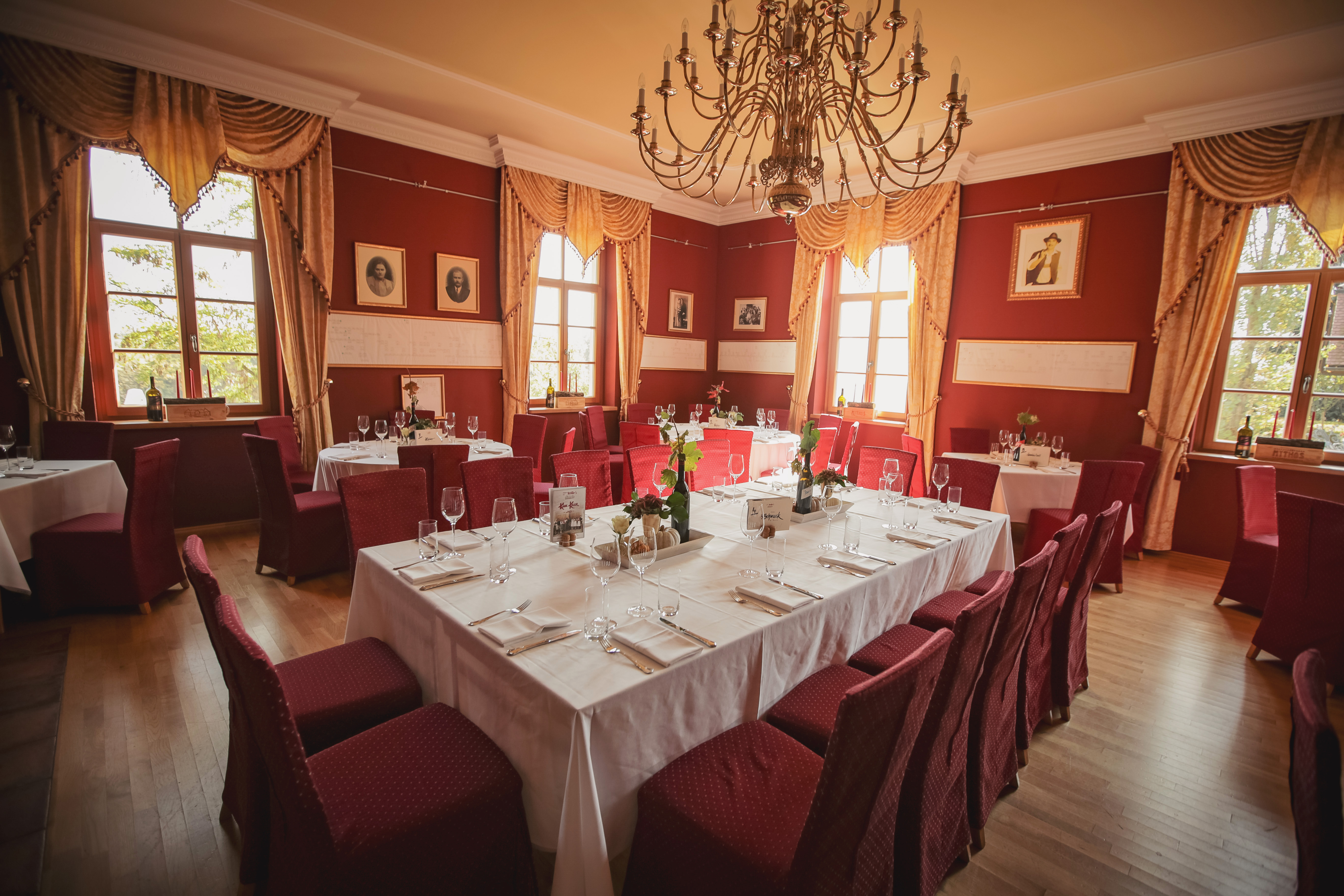 Hochzeit: Ahnengalerie im Weinschloss Thaller - Weinschloss Thaller