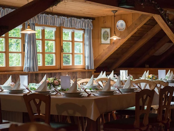 Hochzeit: Heiraten in der Mostschenke im Heustadl in Ebensee.
foto © sabinegruber.net - Mostschenke im Heustadl