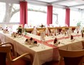 Hochzeit: Hochzeitstafel für 25 Gäste im halben Wintergarten - Hotel-Restaurant Liebnitzmühle