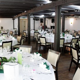 Hochzeit: Feier im Saal Buchenstein, für 90 Gäste mit Musik und Tanzfläche - Hotel-Restaurant Liebnitzmühle