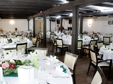 Hochzeitslocation: Feier im Saal Buchenstein, für 90 Gäste mit Musik und Tanzfläche - Hotel-Restaurant Liebnitzmühle