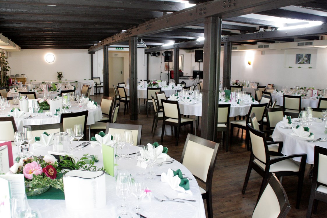 Hochzeit: Feier im Saal Buchenstein, für 90 Gäste mit Musik und Tanzfläche - Hotel-Restaurant Liebnitzmühle