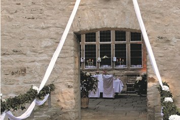 Hochzeit: Brückenaufgang zum Innenhof Haus Herbede - Haus Herbede