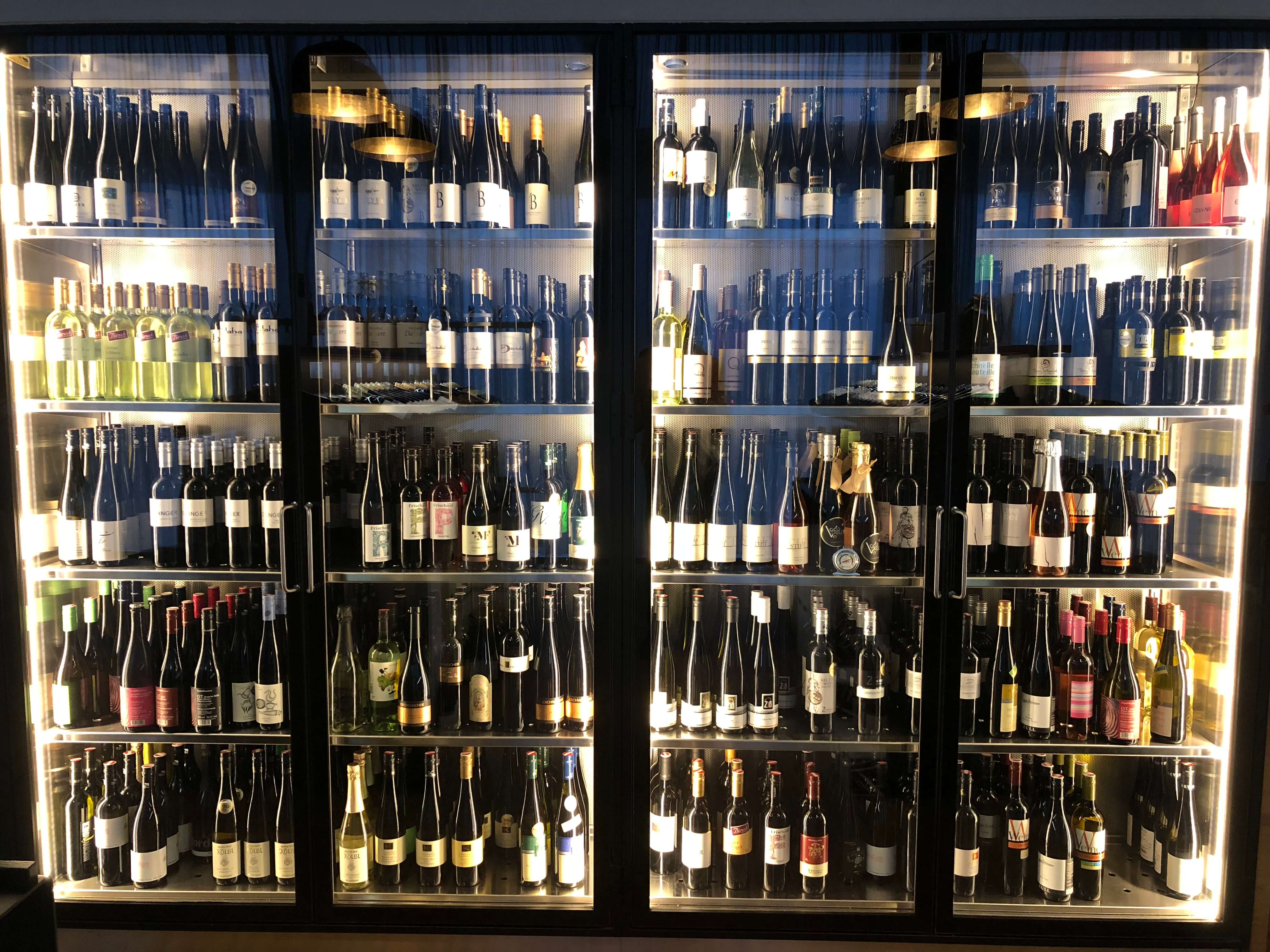 Hochzeitslocation: Weinkühlschrank/Vinothek - W4 - Wein l Genuss l Kultur