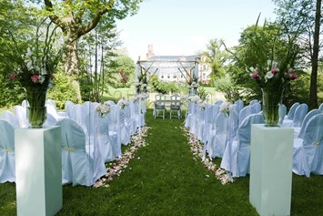 Hochzeit: Trauung auf der Insel im Park - Hotel Schloss Gamehl