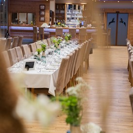 Hochzeit: Der Festsaal mit angeschlossenem Barbereich bietet Platz für bis zu 220 Hochzeitsgäste. - Hotel & Restaurant Gambswirt