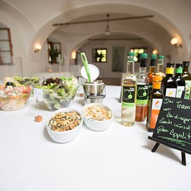 Hochzeit: Salatbuffet im Burnerhof.
Foto © sandragehmair.com - Burnerhof