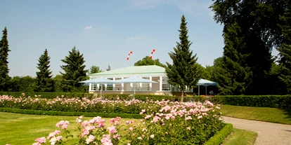 Matrimonio - Gumpoldskirchen - Der Pavillon von Landtmann's Jausen Station mit Blick über den Rosengarten im Schlosspark Schönbrunn - Landtmann's Jausen Station