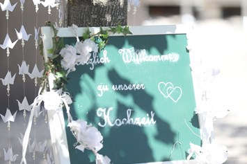 Hochzeit: Willkommensschild - Schloss Events Enns