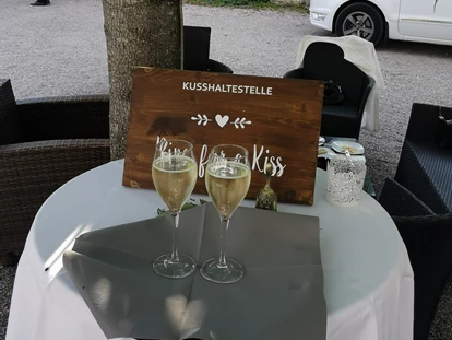 Hochzeit - Wallsee - Kusshaltestelle - Schloss Events Enns