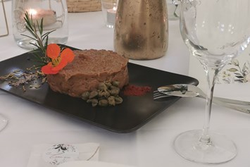Hochzeit: Vorspeisenvaration Beef Tartar wird eingestellt! - Schloss Events Enns