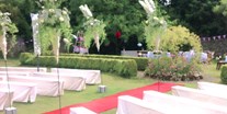 Hochzeit - Bayern - Im Schlossgarten kann auch standesamtlich geraut werden - einfach schön - Wasserschloss Unsleben