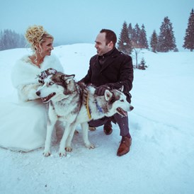 Hochzeit: Eine romantische Husky-Fahrt zur Hochzeit. - Rufana Alp