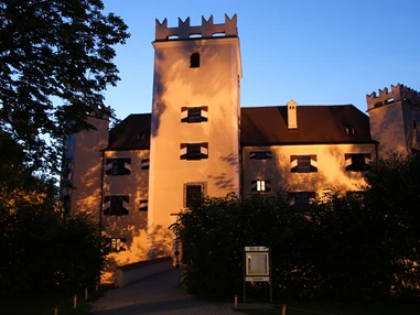 Hochzeit: Schloss bei Dämmerung - Schloss Mariakirchen