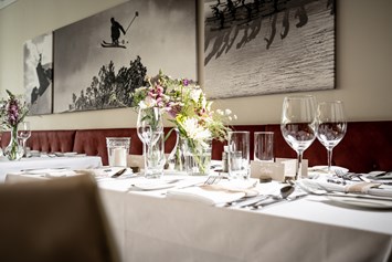 Hochzeit: Der Restaurantbereich kann individuell gestaltet werden. Tischpläne helfen bei der Wahl. - Lizum 1600 - Ihre Hochzeitslocation