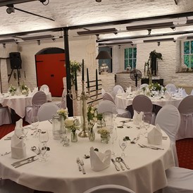 Hochzeit: Hochzeitsfeier in der Stallung - Landhaus Danielshof