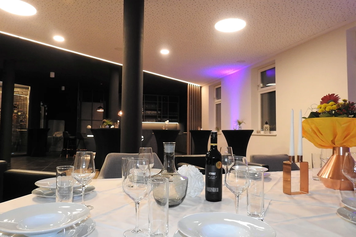 Hochzeitslocation: wir bieten Platz für 62 Tafelgäste - Catering frei wählbar! - LoRe Cocktailmanufaktur | Destillerie
