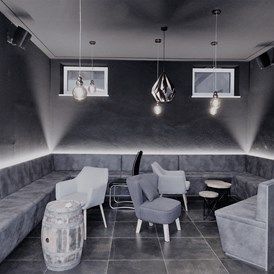 Hochzeit: ein gemütlicher Loungebereich lässt Raum für Entspannung - LoRe Cocktailmanufaktur | Destillerie