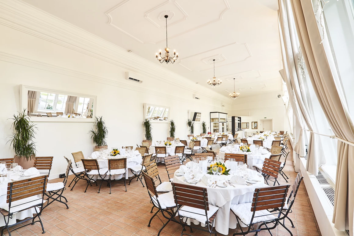 Hochzeitslocation: Sonnenblumen Hochzeit in der ORANGERIE Europahaus  - Orangerie Europahaus Wien
